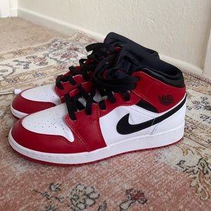 Air Jordan 1 Mid GS Chicago